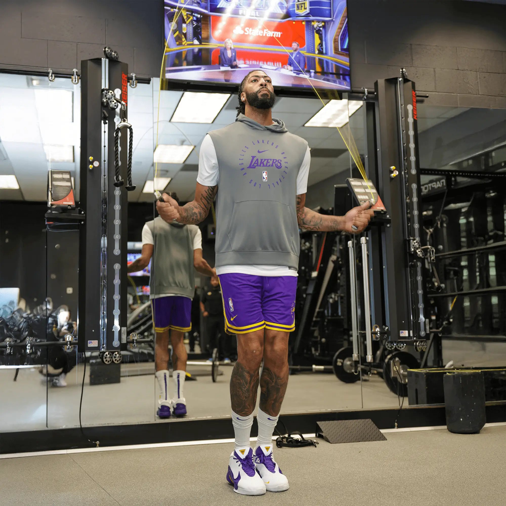 Anthony_Davis_traning_with_the_RapidFit_Jump_Rope